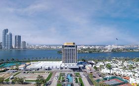 Hotel Holiday International